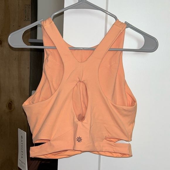 Athleta Conscious Cut Out Crop - Picture 2 of 5